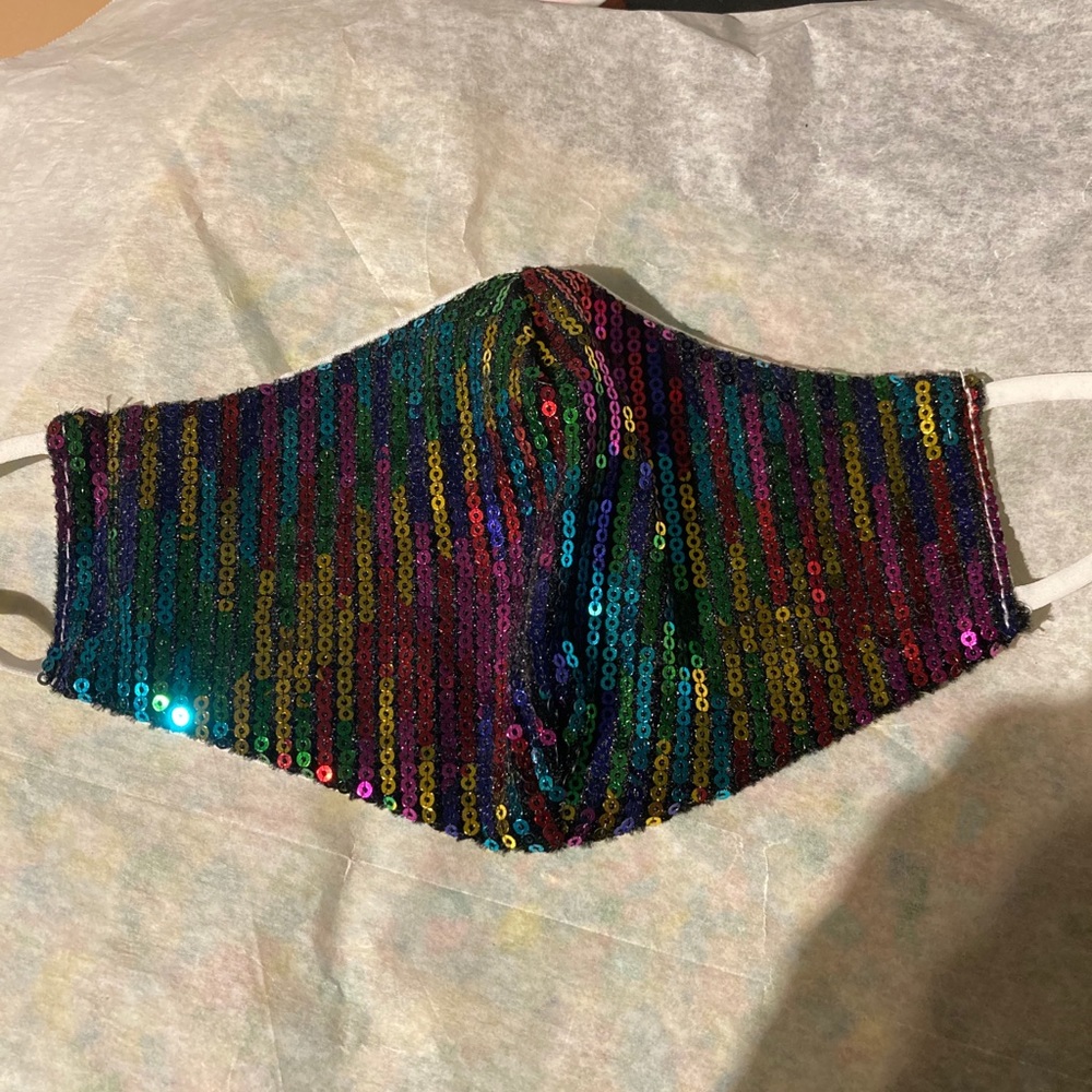 HOLIDAY GLAM FACE MASK